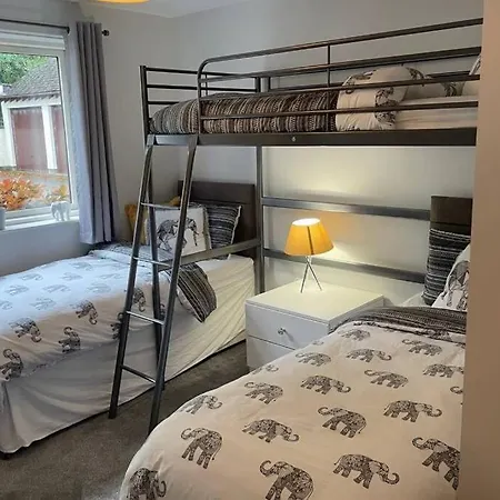2 Bedroom 2 Bathroom Luxury Apartment 1 Minute From Lake Pet Friendly Free Parking Winster  Exterior photo