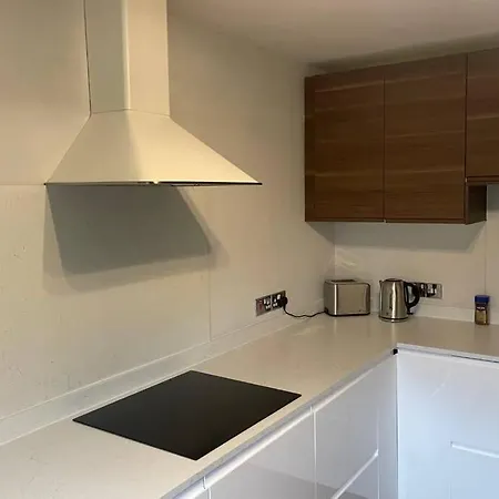 2 Bedroom 2 Bathroom Luxury Apartment 1 Minute From Lake Pet Friendly Free Parking Winster  Exterior photo
