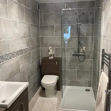 2 Bedroom 2 Bathroom Luxury Apartment 1 Minute From Lake Pet Friendly Free Parking Winster  Exterior photo