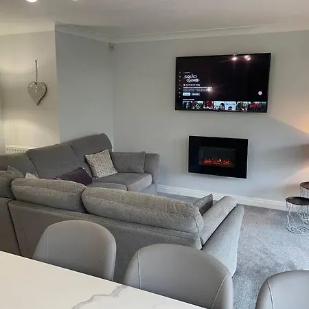 2 Bedroom 2 Bathroom Luxury Apartment 1 Minute From Lake Pet Friendly Free Parking Winster  Exterior photo
