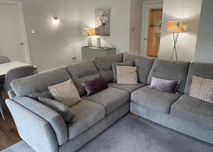2 Bedroom 2 Bathroom Luxury Apartment 1 Minute From Lake Pet Friendly Free Parking