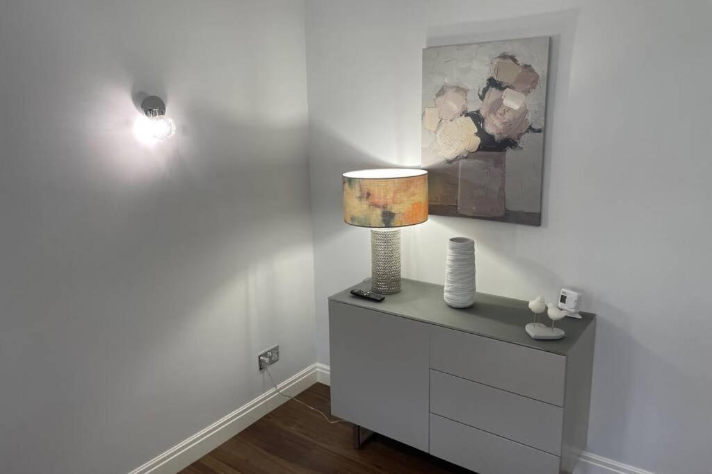 2 Bedroom 2 Bathroom Luxury 1 Minute From Pet Friendly Free Parking