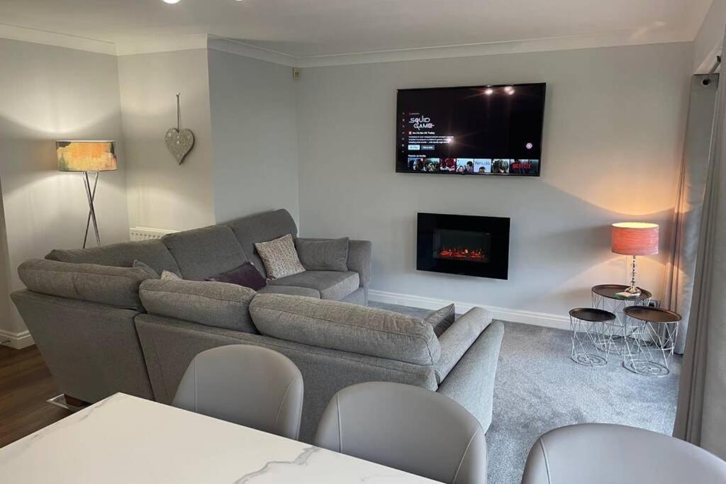 2 Bedroom 2 Bathroom Luxury 1 Minute From Pet Friendly Free Parking Apartamento Winster (Cumbria)