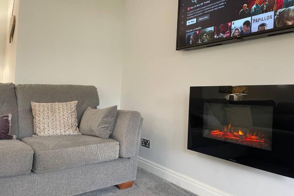 2 Bedroom 2 Bathroom Luxury 1 Minute From Pet Friendly Free Parking Apartamento