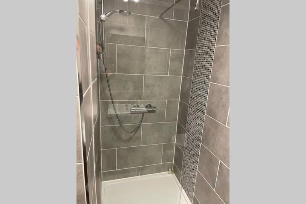 Apartamento 2 Bedroom 2 Bathroom Luxury 1 Minute From Pet Friendly Free Parking *