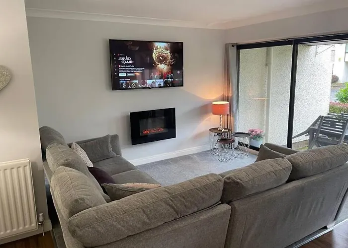 2 Bedroom 2 Bathroom Luxury Apartment 1 Minute From Lake Pet Friendly Free Parking