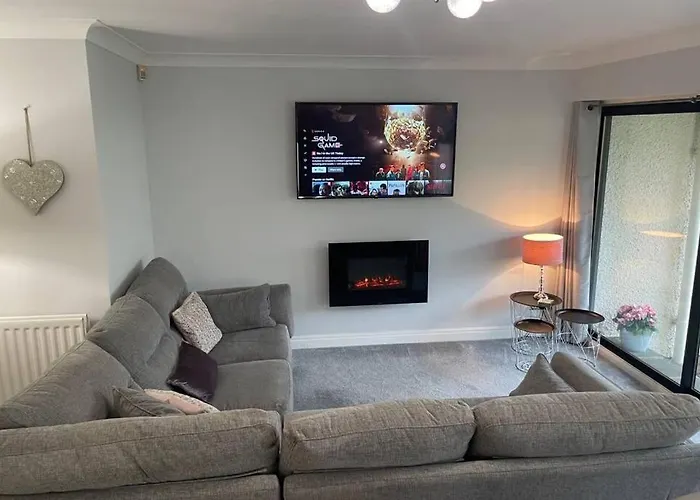 2 Bedroom 2 Bathroom Luxury Apartment 1 Minute From Lake Pet Friendly Free Parking