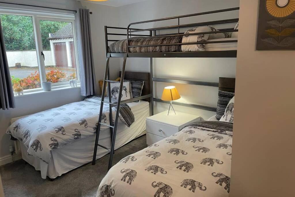 2 Bedroom 2 Bathroom Luxury 1 Minute From Pet Friendly Free Parking Apartment Winster (Cumbria)