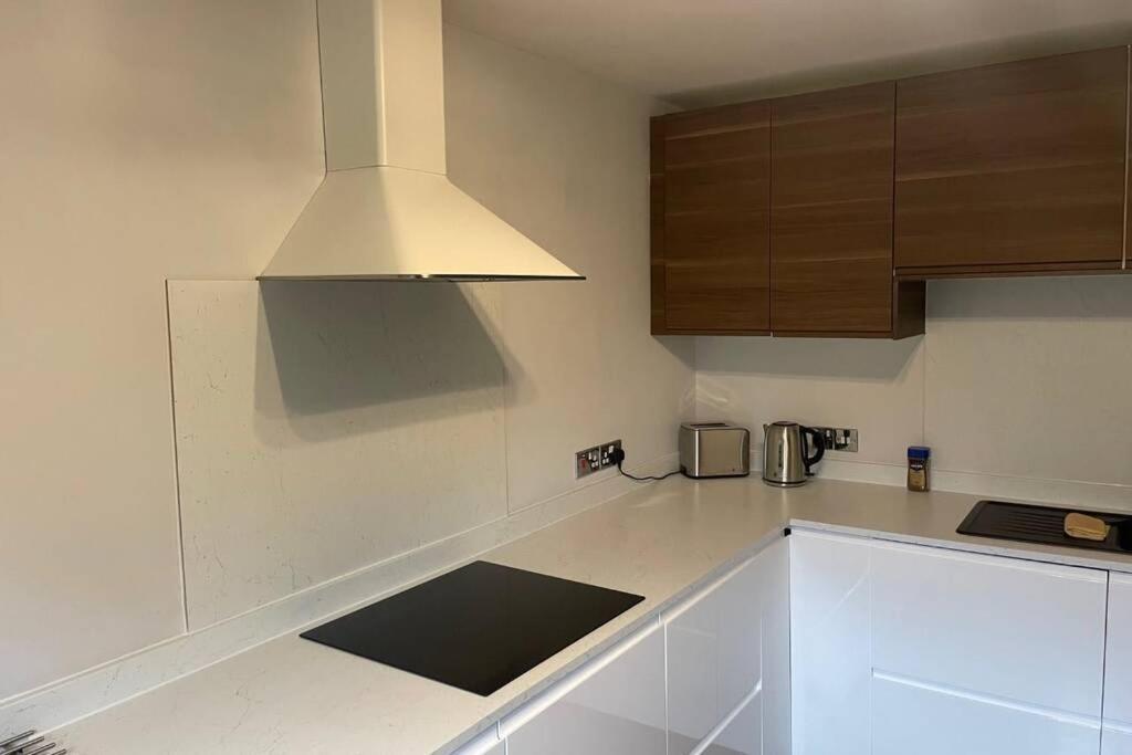 2 Bedroom 2 Bathroom Luxury 1 Minute From Pet Friendly Free Parking Winster (Cumbria)