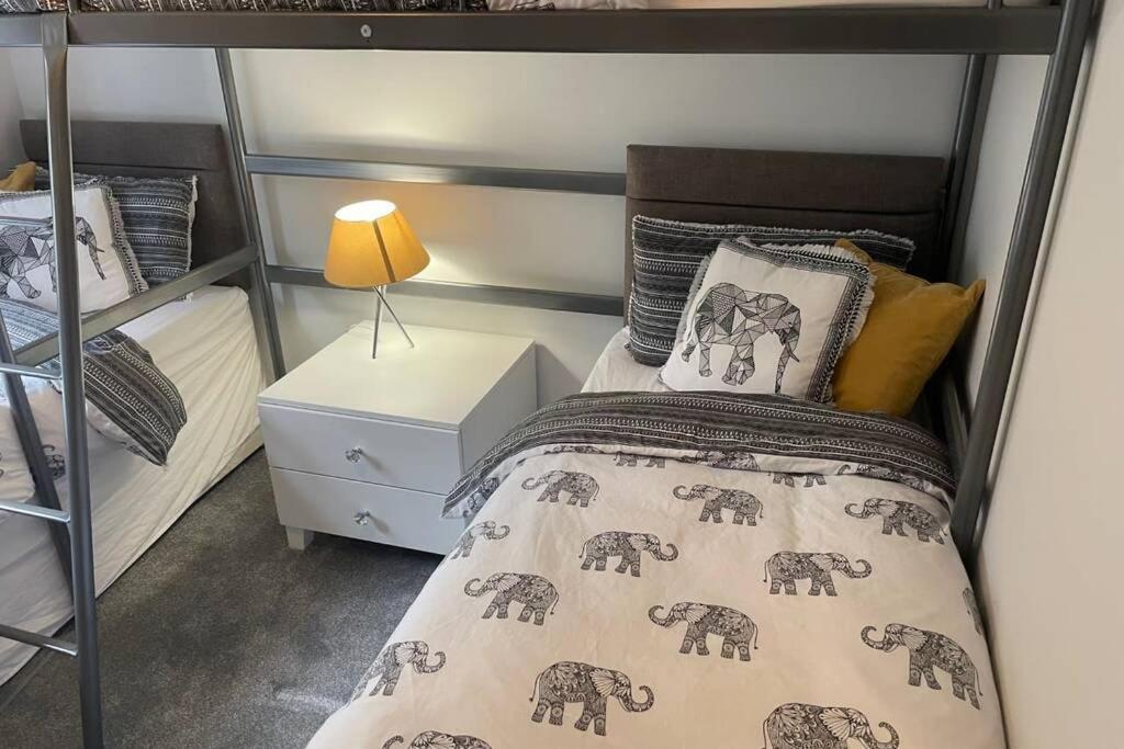 Apartment 2 Bedroom 2 Bathroom Luxury 1 Minute From Pet Friendly Free Parking *