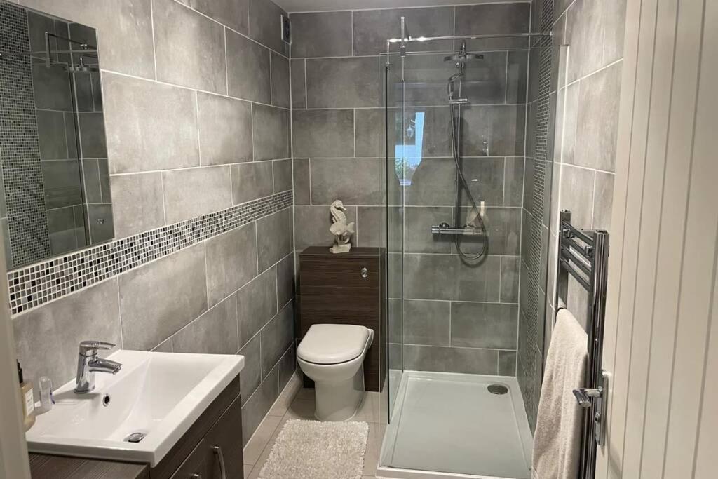 2 Bedroom 2 Bathroom Luxury 1 Minute From Pet Friendly Free Parking
