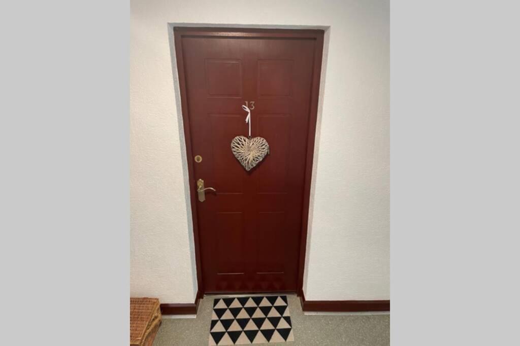 2 Bedroom 2 Bathroom Luxury 1 Minute From Pet Friendly Free Parking Apartment *
