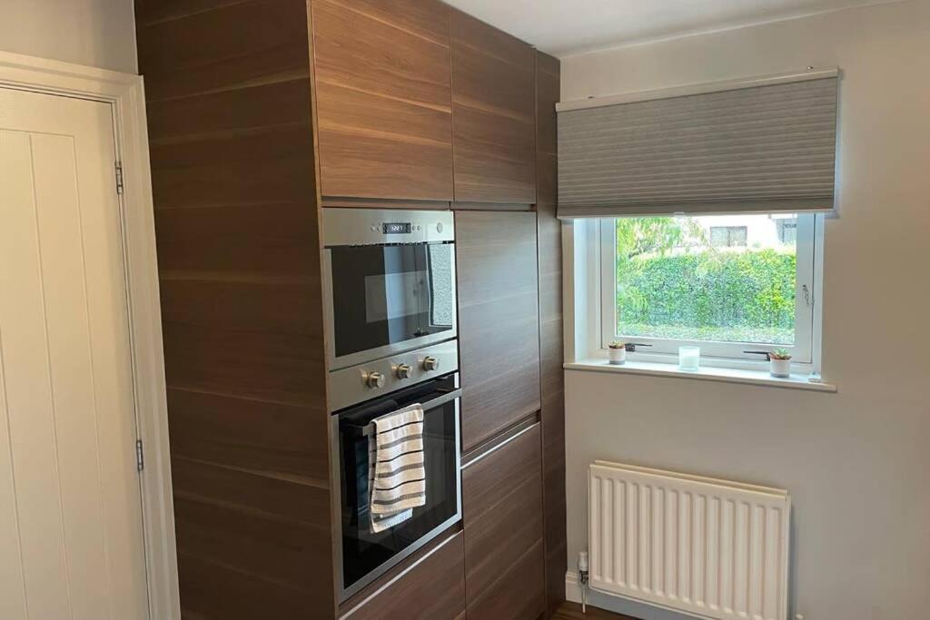 2 Bedroom 2 Bathroom Luxury 1 Minute From Pet Friendly Free Parking Apartment