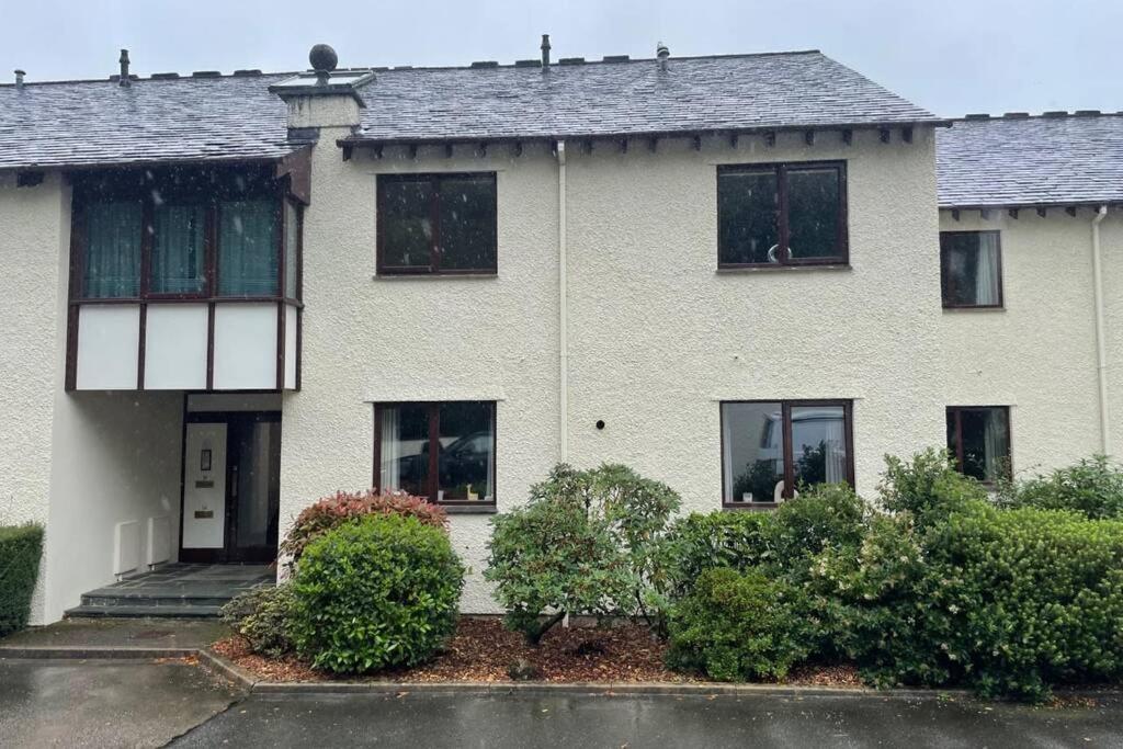2 Bedroom 2 Bathroom Luxury 1 Minute From Pet Friendly Free Parking Apartment *