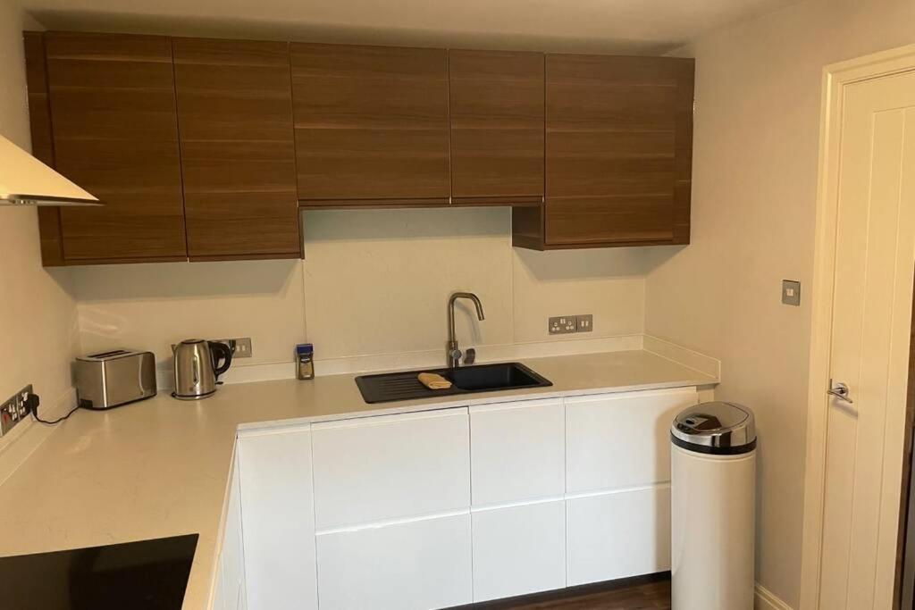 Apartment 2 Bedroom 2 Bathroom Luxury 1 Minute From Pet Friendly Free Parking