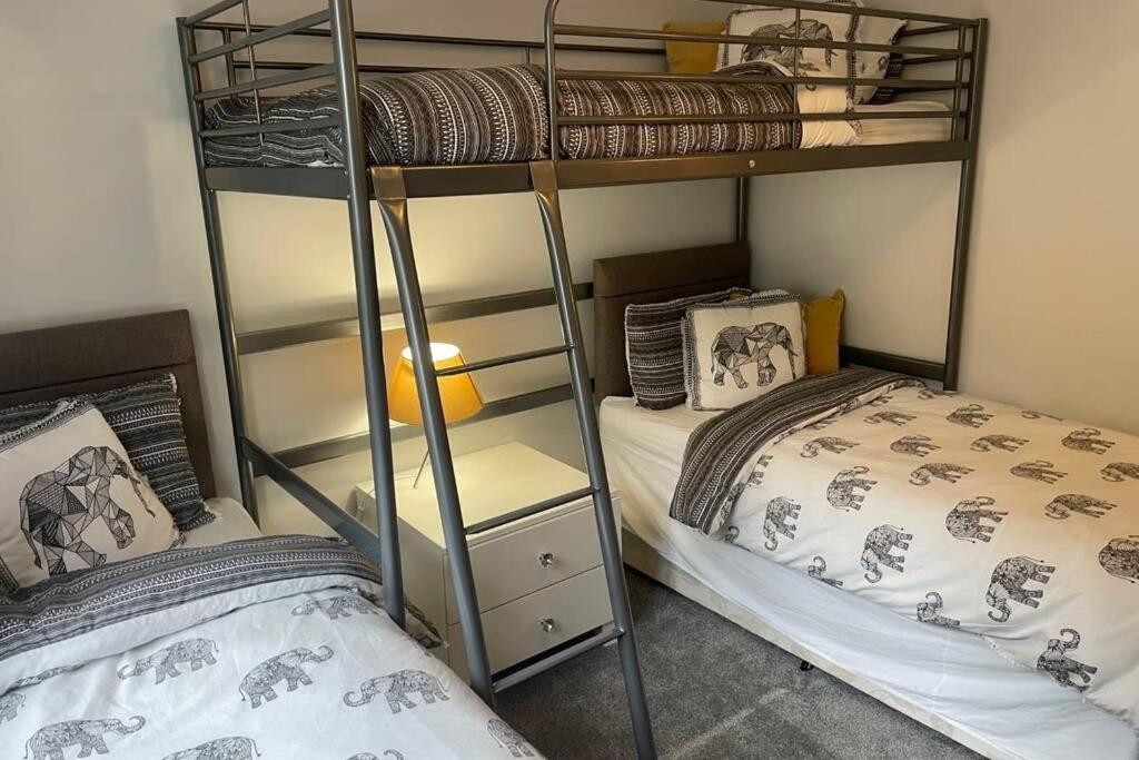 Apartment 2 Bedroom 2 Bathroom Luxury 1 Minute From Pet Friendly Free Parking